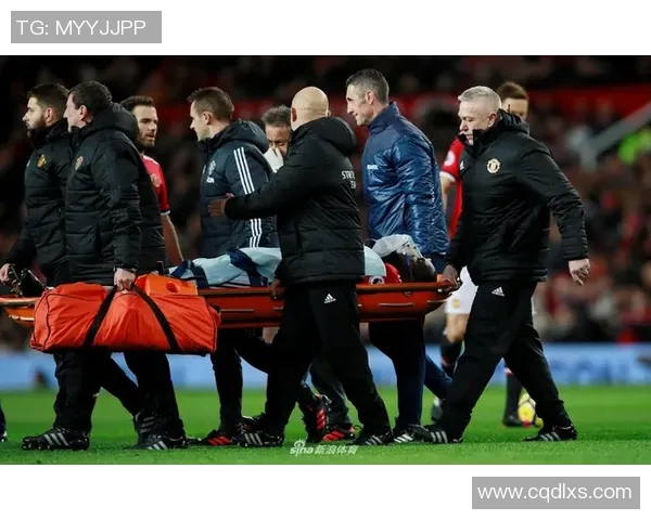 克鲁斯与普马斯激战正酣球迷期待精彩对决与绝妙进球